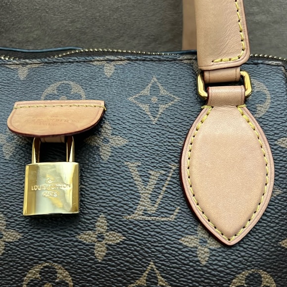 A92- 💯% authentic Louis Vuitton Rivori MM - Picture 5 of 16